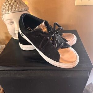 Sperry black and rose gold skater shoes like new never wore. Size 9